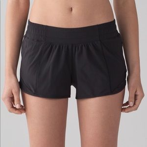 Lululemon Low Rise Hottie Hot Short 2.5”